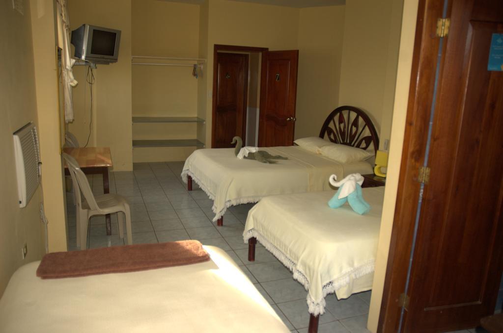 Hostal La Isla Del Descanso Puerto Villamil Eksteriør billede