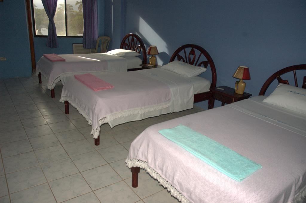 Hostal La Isla Del Descanso Puerto Villamil Eksteriør billede