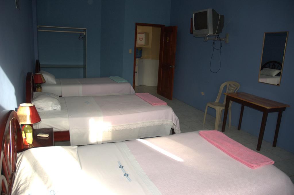 Hostal La Isla Del Descanso Puerto Villamil Eksteriør billede