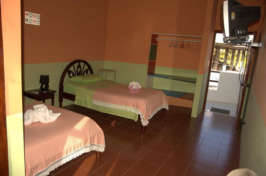 Hostal La Isla Del Descanso Puerto Villamil Eksteriør billede