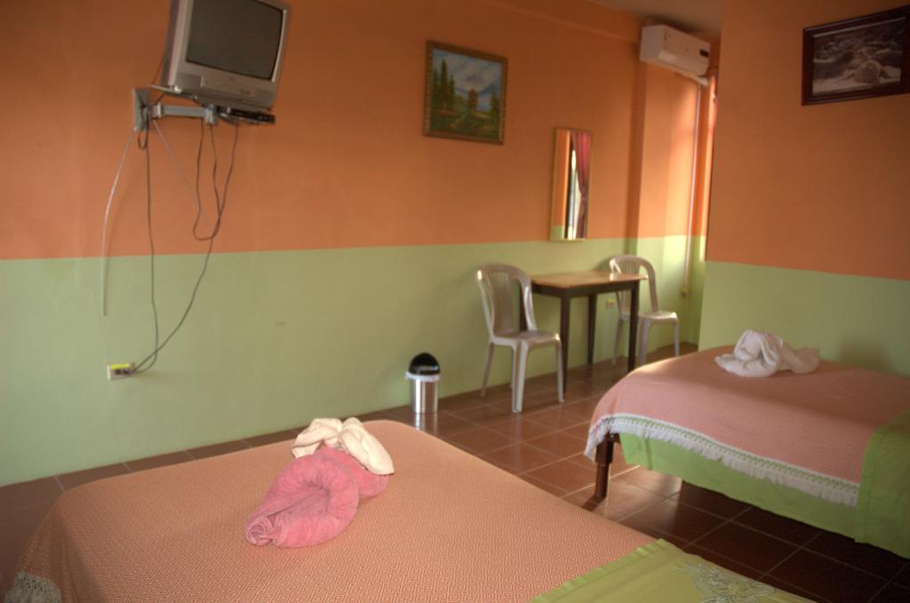 Hostal La Isla Del Descanso Puerto Villamil Eksteriør billede