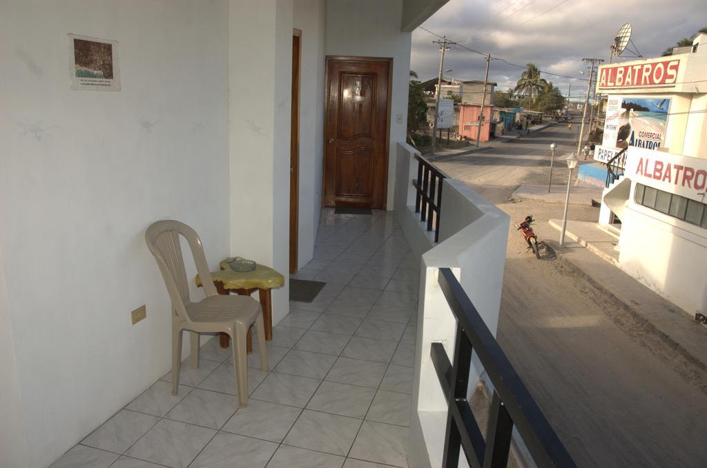 Hostal La Isla Del Descanso Puerto Villamil Eksteriør billede