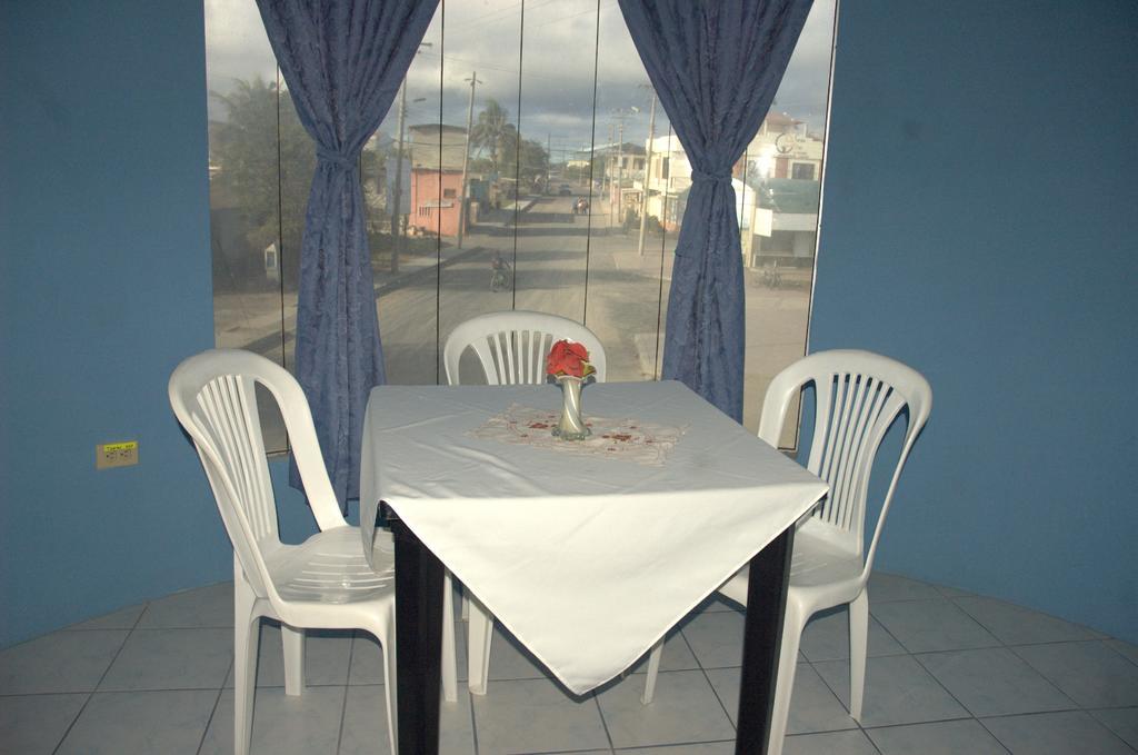 Hostal La Isla Del Descanso Puerto Villamil Eksteriør billede