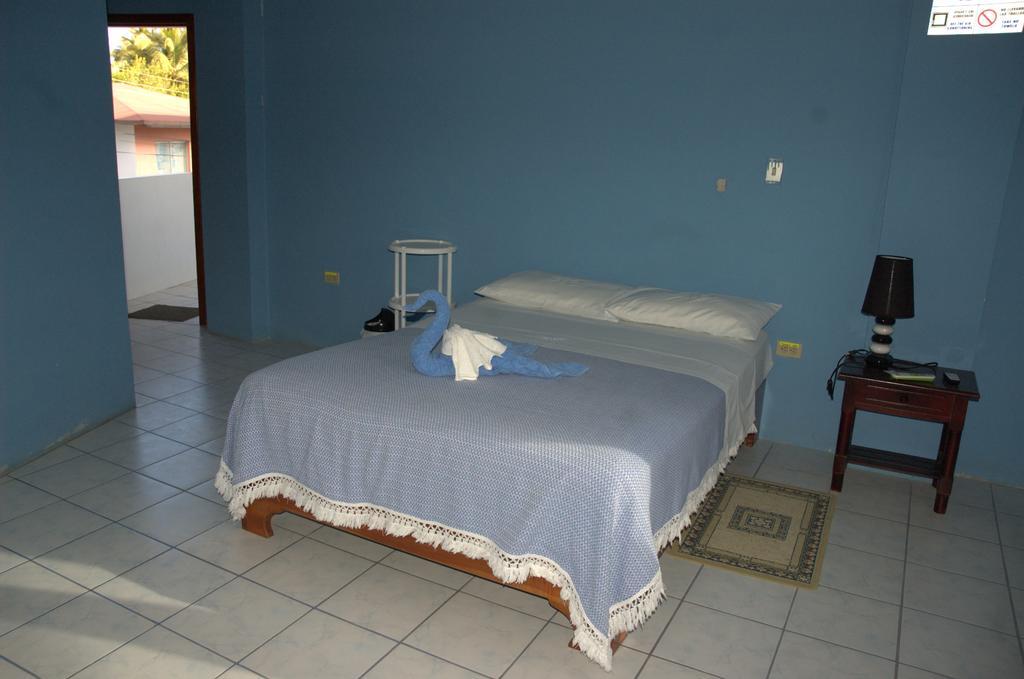 Hostal La Isla Del Descanso Puerto Villamil Eksteriør billede