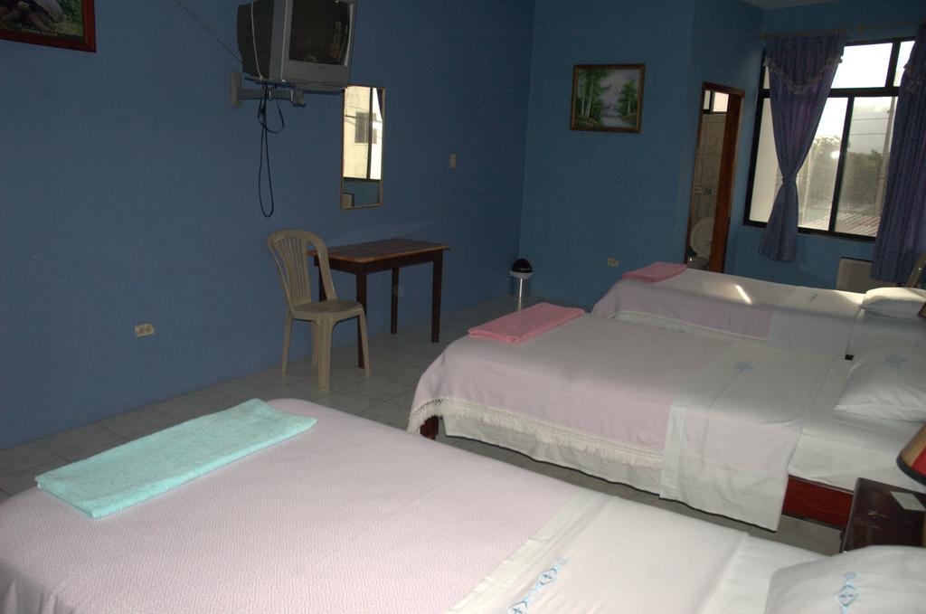 Hostal La Isla Del Descanso Puerto Villamil Eksteriør billede