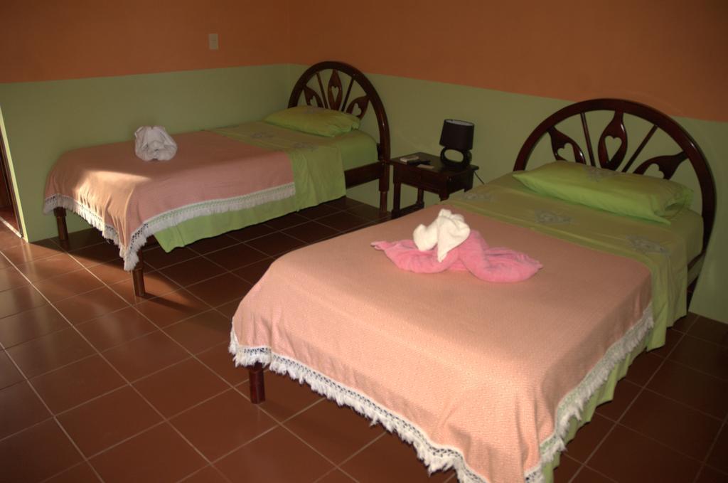 Hostal La Isla Del Descanso Puerto Villamil Eksteriør billede