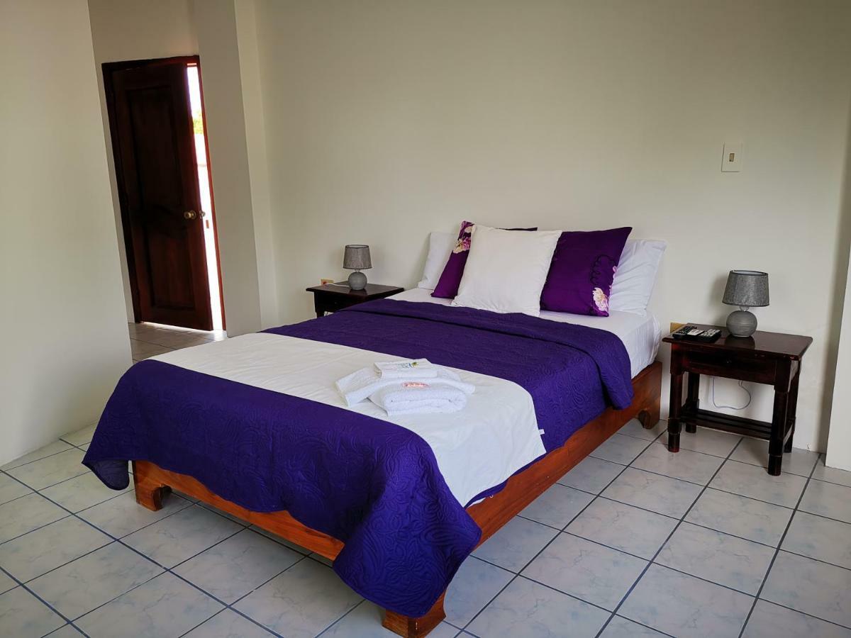 Hostal La Isla Del Descanso Puerto Villamil Eksteriør billede