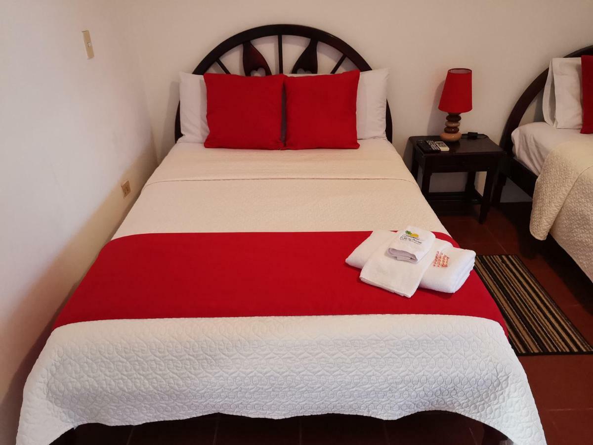 Hostal La Isla Del Descanso Puerto Villamil Eksteriør billede