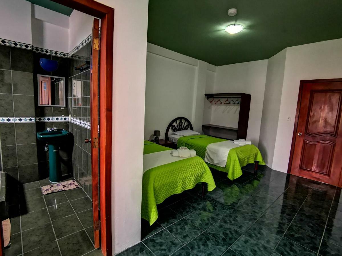 Hostal La Isla Del Descanso Puerto Villamil Eksteriør billede
