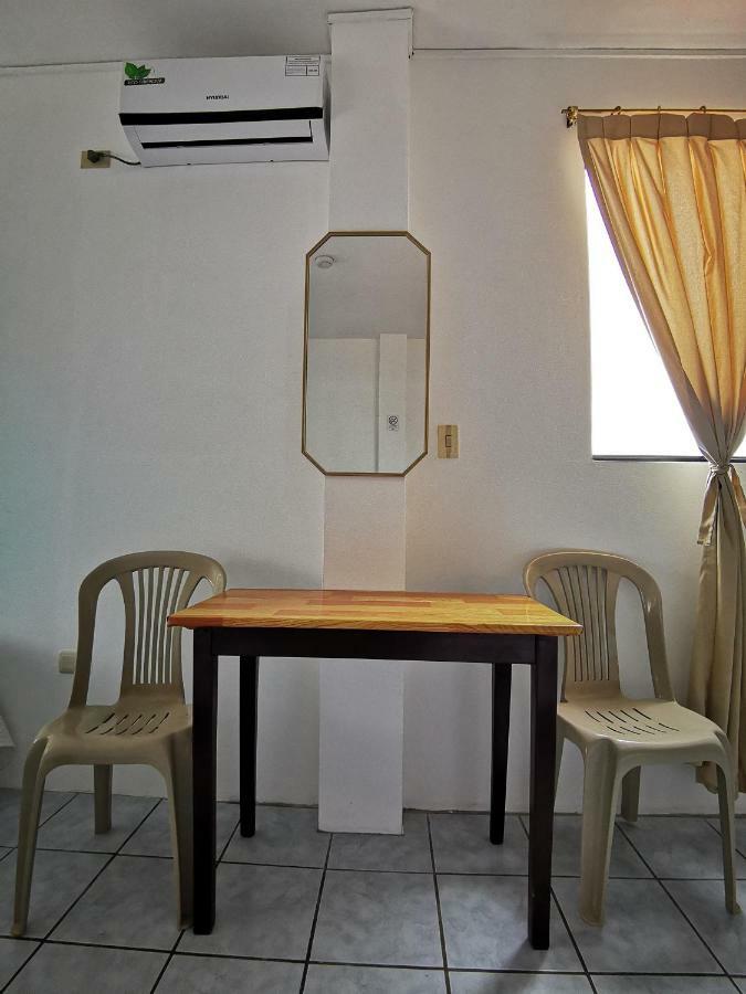 Hostal La Isla Del Descanso Puerto Villamil Eksteriør billede