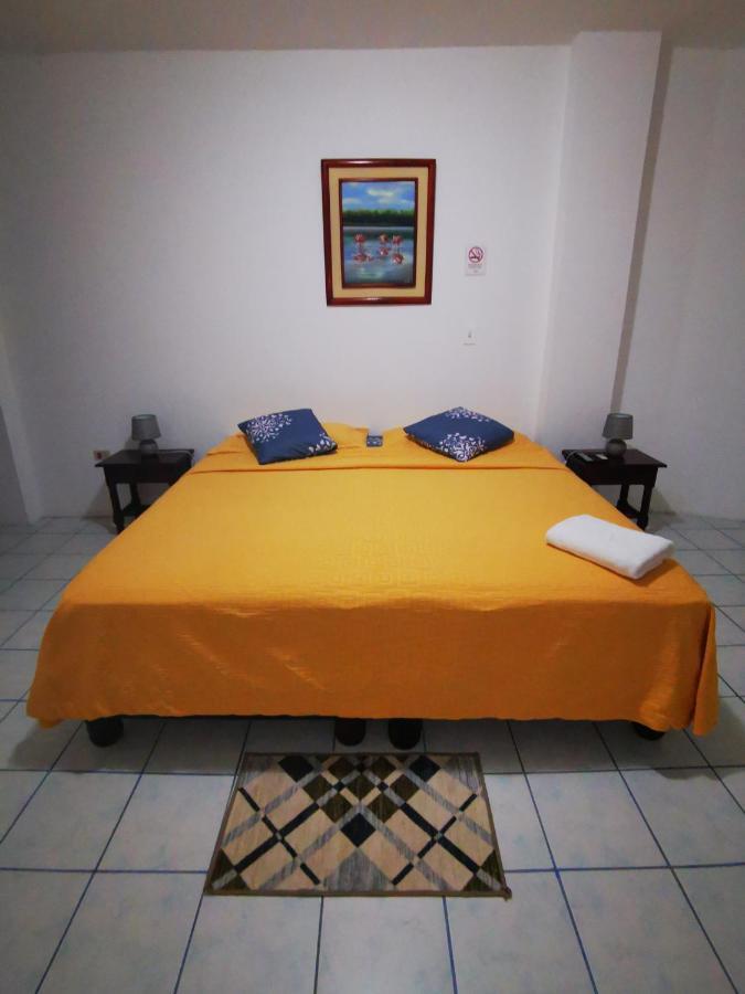 Hostal La Isla Del Descanso Puerto Villamil Eksteriør billede