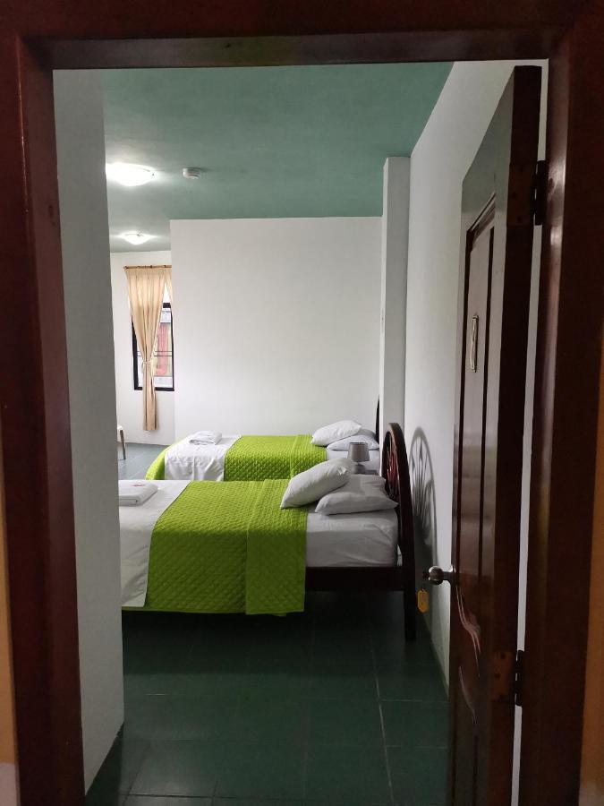 Hostal La Isla Del Descanso Puerto Villamil Eksteriør billede